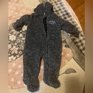 NFL shop- Titans fur onesie